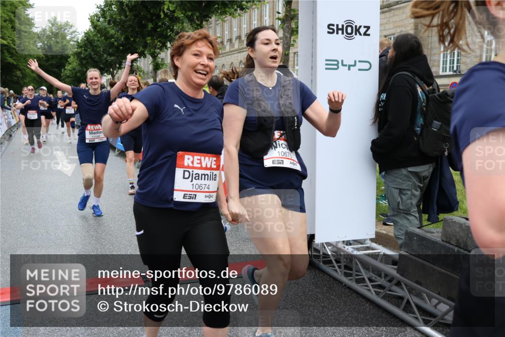 14.06.2026 - REWE Women's Run Strokosch-Dieckow http://msf.ph/oto/9786089 14.06.2026 10:05:21 Ziel 10318, 10409, 10512, 10533, 10583, 10588, 10674, 10675, 10968, 11027, 11091, 11263, 11452, 11462 meine-sportfotos.de