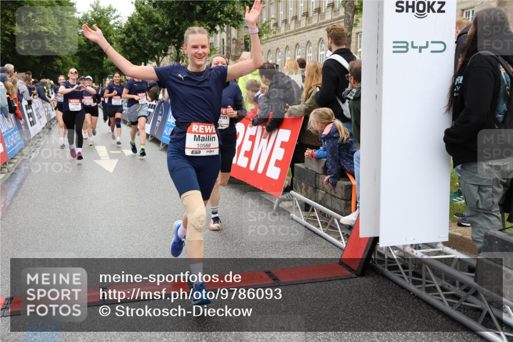 14.06.2026 - REWE Women's Run Strokosch-Dieckow http://msf.ph/oto/9786093 14.06.2026 10:05:22 Ziel 10222, 10318, 10409, 10512, 10533, 10583, 10588, 10674, 10675, 10968, 11027, 11091, 11107, 11263, 11452, 11462 meine-sportfotos.de