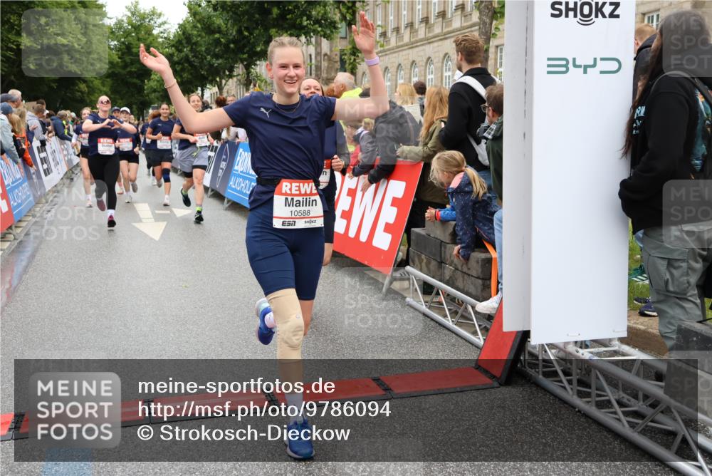 14.06.2026 - REWE Women's Run Strokosch-Dieckow http://msf.ph/oto/9786094 14.06.2026 10:05:22 Ziel 10222, 10318, 10409, 10512, 10533, 10583, 10588, 10674, 10675, 10968, 11027, 11091, 11107, 11263, 11452, 11462 meine-sportfotos.de