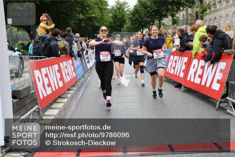 14.06.2026 - REWE Women's Run Strokosch-Dieckow http://msf.ph/oto/9786096 14.06.2026 10:05:23 Ziel 10222, 10318, 10409, 10512, 10533, 10583, 10588, 10674, 10675, 10968, 11027, 11091, 11107, 11263, 11452, 11462 meine-sportfotos.de