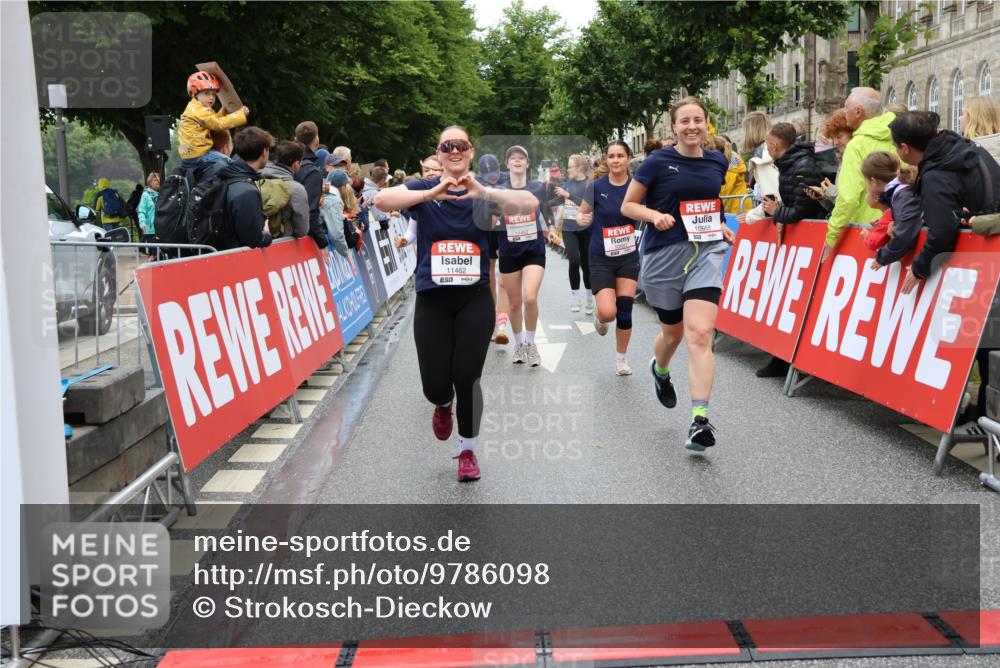 14.06.2026 - REWE Women's Run Strokosch-Dieckow http://msf.ph/oto/9786098 14.06.2026 10:05:23 Ziel 10222, 10318, 10409, 10512, 10533, 10583, 10588, 10674, 10675, 10968, 11027, 11091, 11107, 11263, 11452, 11462 meine-sportfotos.de