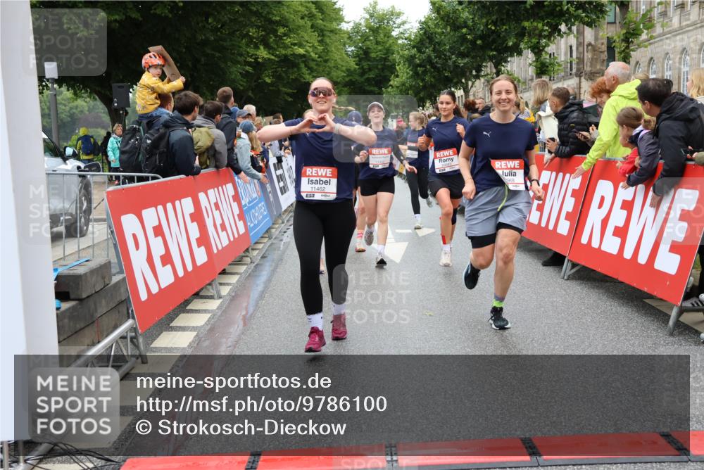 14.06.2026 - REWE Women's Run Strokosch-Dieckow http://msf.ph/oto/9786100 14.06.2026 10:05:23 Ziel 10222, 10318, 10409, 10512, 10533, 10583, 10588, 10674, 10675, 10968, 11027, 11091, 11107, 11263, 11452, 11462 meine-sportfotos.de