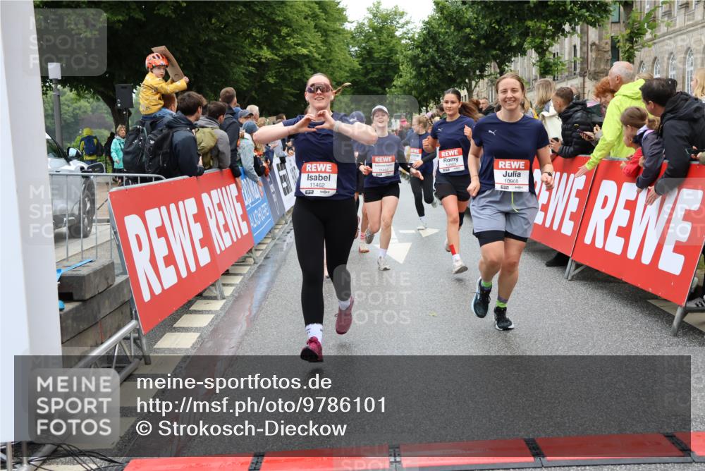 14.06.2026 - REWE Women's Run Strokosch-Dieckow http://msf.ph/oto/9786101 14.06.2026 10:05:23 Ziel 10222, 10318, 10409, 10512, 10533, 10583, 10588, 10674, 10675, 10968, 11027, 11091, 11107, 11263, 11452, 11462 meine-sportfotos.de