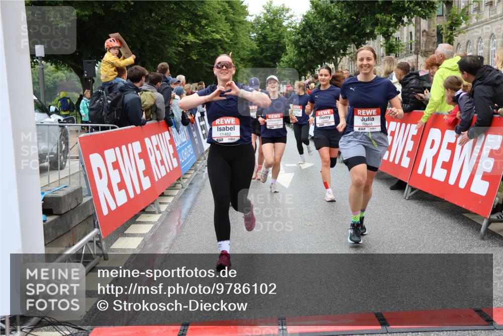 14.06.2026 - REWE Women's Run Strokosch-Dieckow http://msf.ph/oto/9786102 14.06.2026 10:05:24 Ziel 10222, 10318, 10409, 10512, 10533, 10583, 10588, 10674, 10675, 10968, 11027, 11107, 11263, 11452, 11462 meine-sportfotos.de