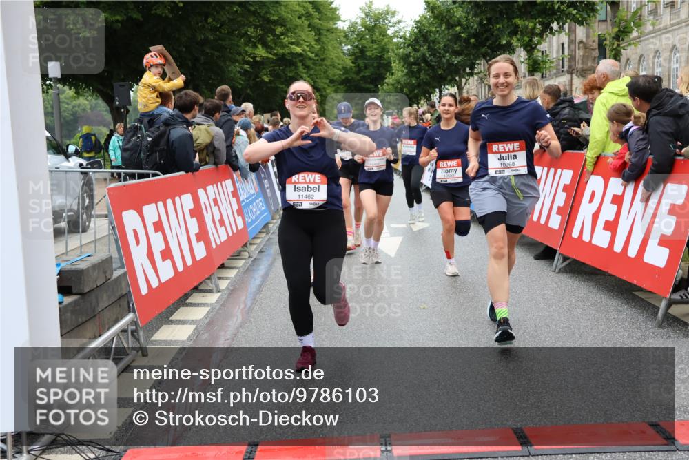 14.06.2026 - REWE Women's Run Strokosch-Dieckow http://msf.ph/oto/9786103 14.06.2026 10:05:24 Ziel 10222, 10318, 10409, 10512, 10533, 10583, 10588, 10674, 10675, 10968, 11027, 11107, 11263, 11452, 11462 meine-sportfotos.de