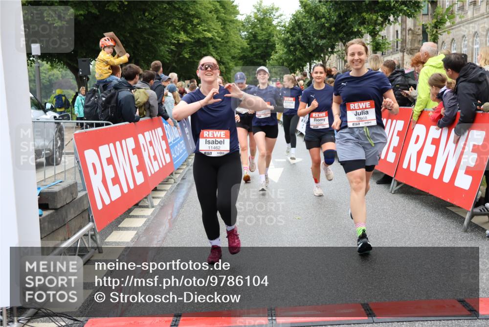 14.06.2026 - REWE Women's Run Strokosch-Dieckow http://msf.ph/oto/9786104 14.06.2026 10:05:24 Ziel 10222, 10318, 10409, 10512, 10533, 10583, 10588, 10674, 10675, 10968, 11027, 11107, 11263, 11452, 11462 meine-sportfotos.de