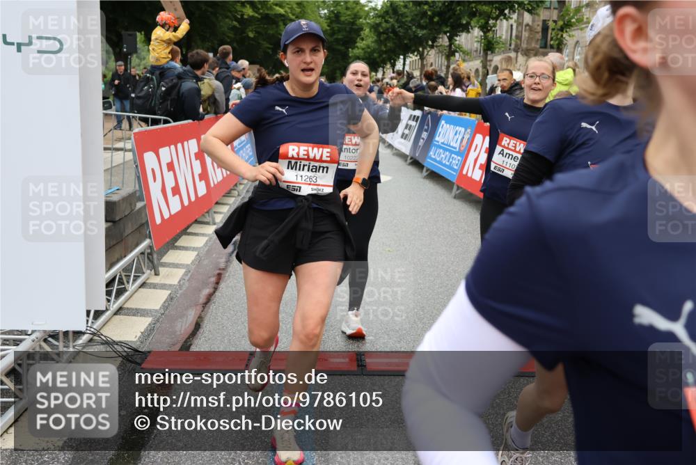 14.06.2026 - REWE Women's Run Strokosch-Dieckow http://msf.ph/oto/9786105 14.06.2026 10:05:26 Ziel 10222, 10318, 10409, 10512, 10524, 10533, 10583, 10588, 10674, 10675, 10836, 10968, 11107, 11263, 11452, 11462 meine-sportfotos.de