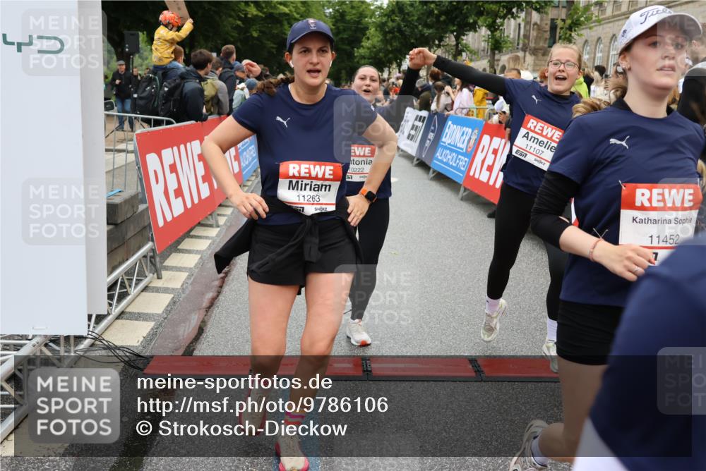14.06.2026 - REWE Women's Run Strokosch-Dieckow http://msf.ph/oto/9786106 14.06.2026 10:05:26 Ziel 10222, 10318, 10409, 10512, 10524, 10533, 10583, 10588, 10674, 10675, 10836, 10968, 11107, 11263, 11452, 11462 meine-sportfotos.de