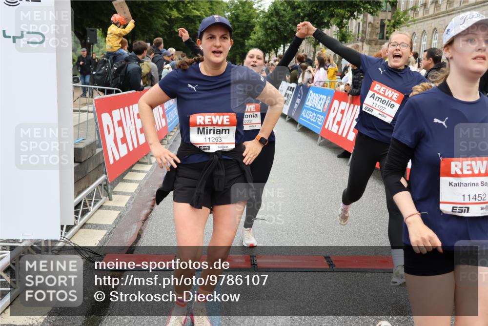 14.06.2026 - REWE Women's Run Strokosch-Dieckow http://msf.ph/oto/9786107 14.06.2026 10:05:26 Ziel 10222, 10318, 10409, 10512, 10524, 10533, 10583, 10588, 10674, 10675, 10836, 10968, 11107, 11263, 11452, 11462 meine-sportfotos.de