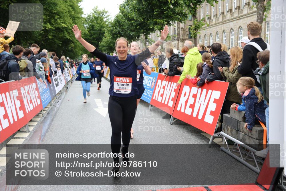 14.06.2026 - REWE Women's Run Strokosch-Dieckow http://msf.ph/oto/9786110 14.06.2026 10:05:29 Ziel 10222, 10409, 10512, 10524, 10583, 10588, 10645, 10836, 10968, 11107, 11263, 11264, 11452, 11462 meine-sportfotos.de