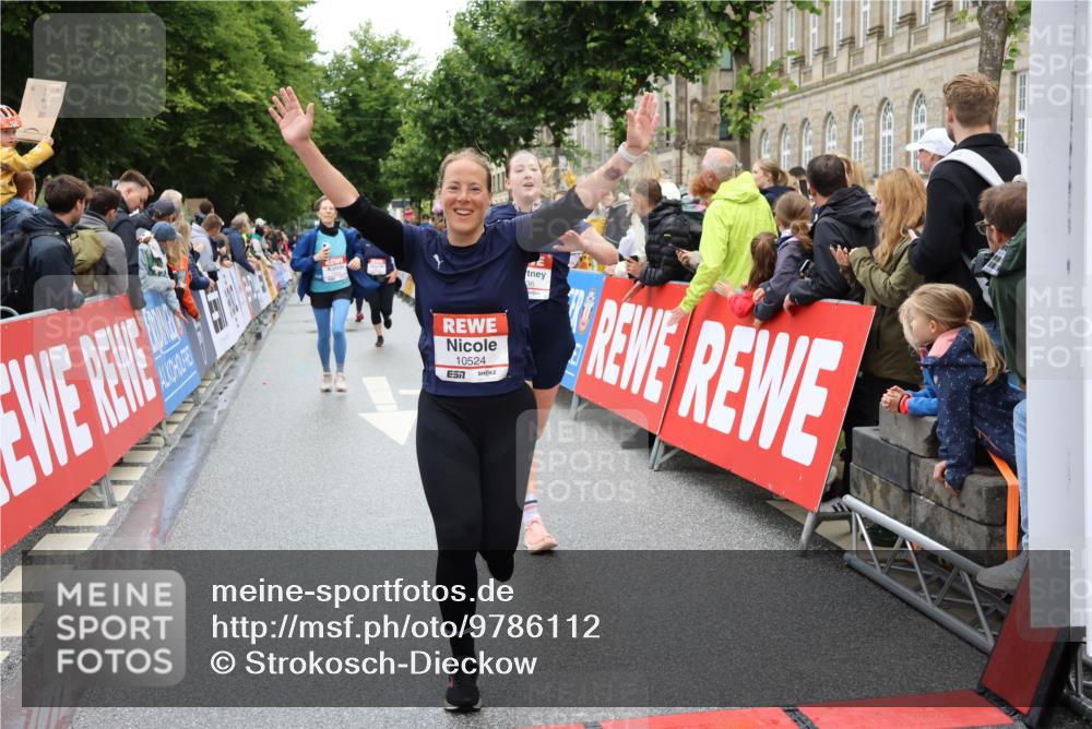 14.06.2026 - REWE Women's Run Strokosch-Dieckow http://msf.ph/oto/9786112 14.06.2026 10:05:29 Ziel 10222, 10409, 10512, 10524, 10583, 10588, 10645, 10836, 10968, 11107, 11263, 11264, 11452, 11462 meine-sportfotos.de