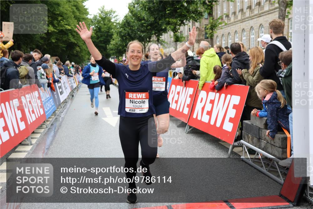 14.06.2026 - REWE Women's Run Strokosch-Dieckow http://msf.ph/oto/9786114 14.06.2026 10:05:29 Ziel 10222, 10409, 10512, 10524, 10583, 10588, 10645, 10836, 10968, 11107, 11263, 11264, 11452, 11462 meine-sportfotos.de