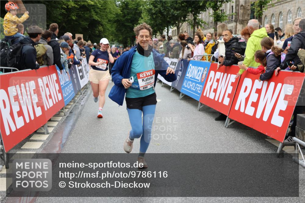 14.06.2026 - REWE Women's Run Strokosch-Dieckow http://msf.ph/oto/9786116 14.06.2026 10:05:32 Ziel 10222, 10418, 10497, 10512, 10524, 10583, 10645, 10836, 10968, 11107, 11263, 11264, 11452, 11462, 11478 meine-sportfotos.de