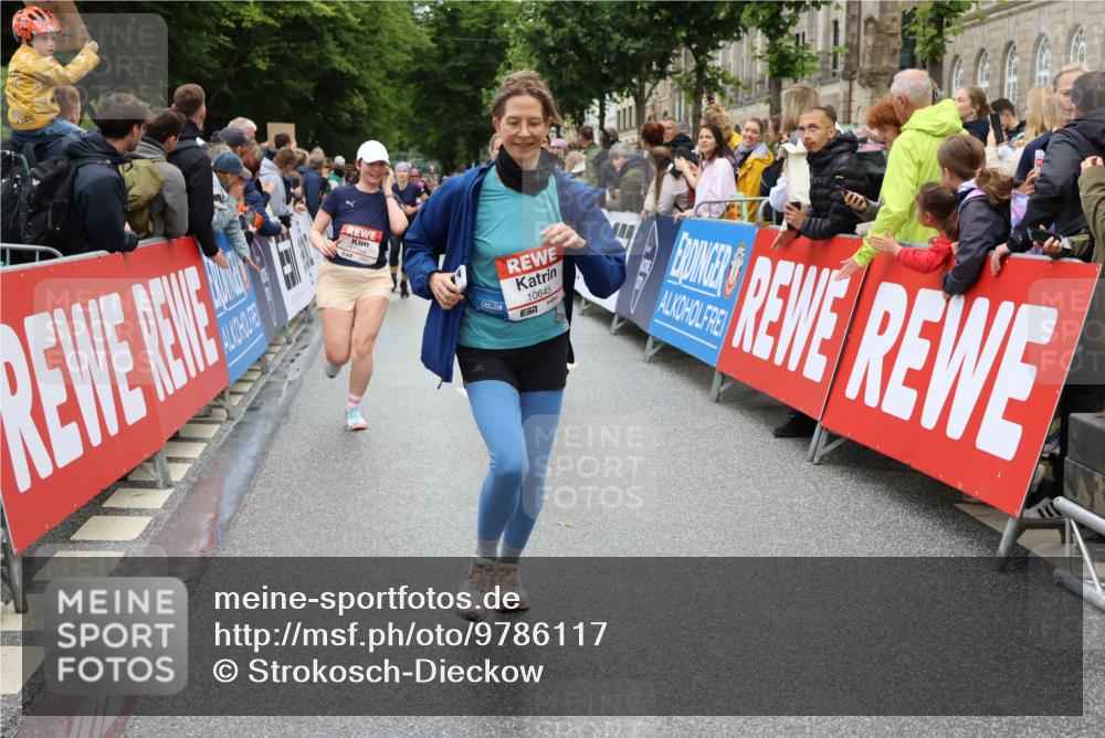 14.06.2026 - REWE Women's Run Strokosch-Dieckow http://msf.ph/oto/9786117 14.06.2026 10:05:32 Ziel 10222, 10418, 10497, 10512, 10524, 10583, 10645, 10836, 10968, 11107, 11263, 11264, 11452, 11462, 11478 meine-sportfotos.de