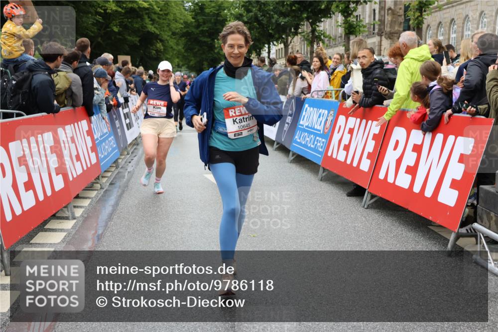 14.06.2026 - REWE Women's Run Strokosch-Dieckow http://msf.ph/oto/9786118 14.06.2026 10:05:32 Ziel 10222, 10418, 10497, 10512, 10524, 10583, 10645, 10836, 10968, 11107, 11263, 11264, 11452, 11462, 11478 meine-sportfotos.de
