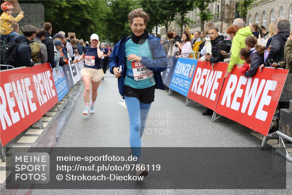 14.06.2026 - REWE Women's Run Strokosch-Dieckow http://msf.ph/oto/9786119 14.06.2026 10:05:32 Ziel 10222, 10418, 10497, 10512, 10524, 10583, 10645, 10836, 10968, 11107, 11263, 11264, 11452, 11462, 11478 meine-sportfotos.de