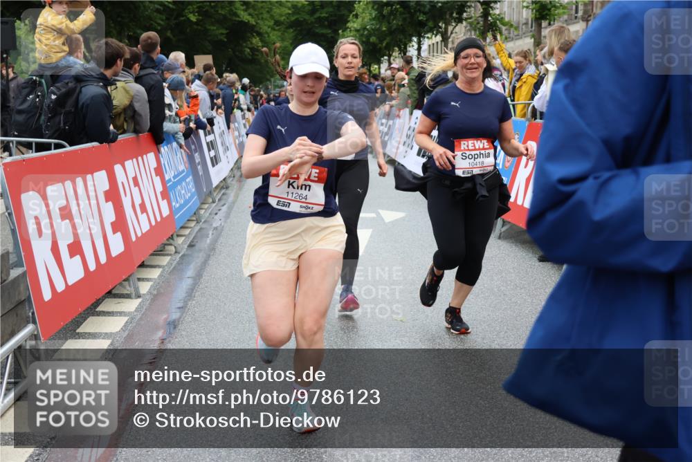 14.06.2026 - REWE Women's Run Strokosch-Dieckow http://msf.ph/oto/9786123 14.06.2026 10:05:33 Ziel 10222, 10418, 10497, 10512, 10524, 10583, 10645, 10836, 11107, 11263, 11264, 11452, 11478 meine-sportfotos.de