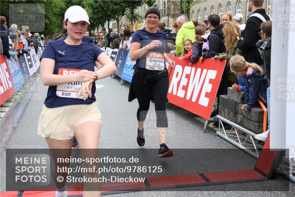 14.06.2026 - REWE Women's Run Strokosch-Dieckow http://msf.ph/oto/9786125 14.06.2026 10:05:34 Ziel 10222, 10418, 10497, 10524, 10645, 10836, 11107, 11264, 11305, 11478 meine-sportfotos.de