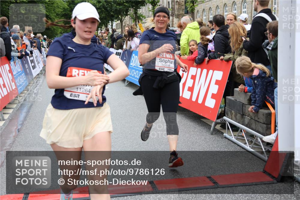 14.06.2026 - REWE Women's Run Strokosch-Dieckow http://msf.ph/oto/9786126 14.06.2026 10:05:34 Ziel 10222, 10418, 10497, 10524, 10645, 10836, 11107, 11264, 11305, 11478 meine-sportfotos.de