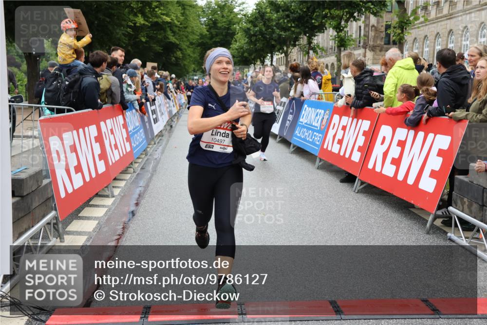 14.06.2026 - REWE Women's Run Strokosch-Dieckow http://msf.ph/oto/9786127 14.06.2026 10:05:36 Ziel 10418, 10494, 10497, 10524, 10645, 10836, 11264, 11305, 11478 meine-sportfotos.de