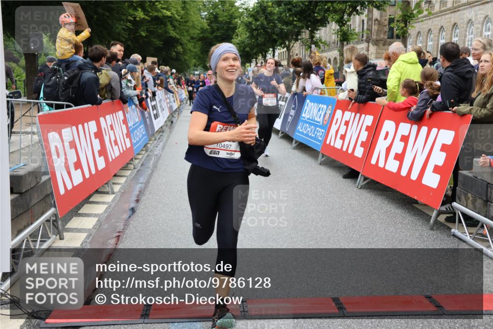 14.06.2026 - REWE Women's Run Strokosch-Dieckow http://msf.ph/oto/9786128 14.06.2026 10:05:36 Ziel 10418, 10494, 10497, 10524, 10645, 10836, 11264, 11305, 11478 meine-sportfotos.de