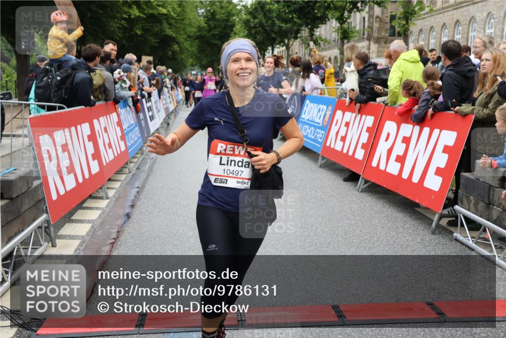14.06.2026 - REWE Women's Run Strokosch-Dieckow http://msf.ph/oto/9786131 14.06.2026 10:05:36 Ziel 10418, 10494, 10497, 10524, 10645, 10836, 11264, 11305, 11478 meine-sportfotos.de