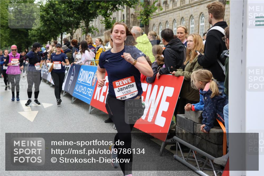 14.06.2026 - REWE Women's Run Strokosch-Dieckow http://msf.ph/oto/9786134 14.06.2026 10:05:38 Ziel 10418, 10494, 10497, 10645, 10669, 10775, 10836, 10959, 11264, 11305, 11478 meine-sportfotos.de