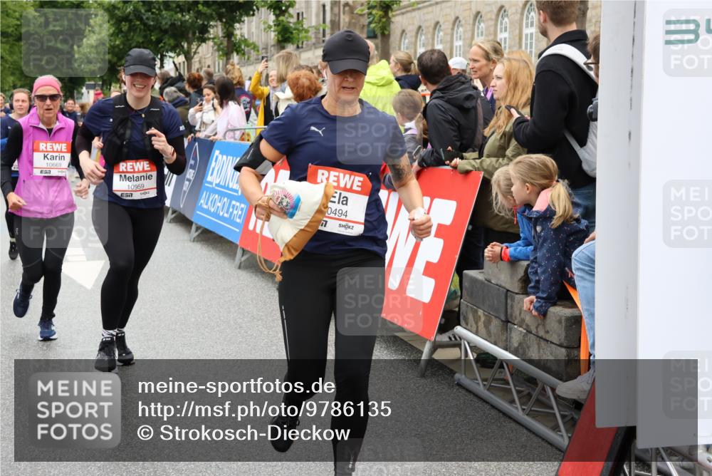 14.06.2026 - REWE Women's Run Strokosch-Dieckow http://msf.ph/oto/9786135 14.06.2026 10:05:40 Ziel 10076, 10418, 10494, 10497, 10645, 10669, 10775, 10959, 11264, 11305, 11478 meine-sportfotos.de