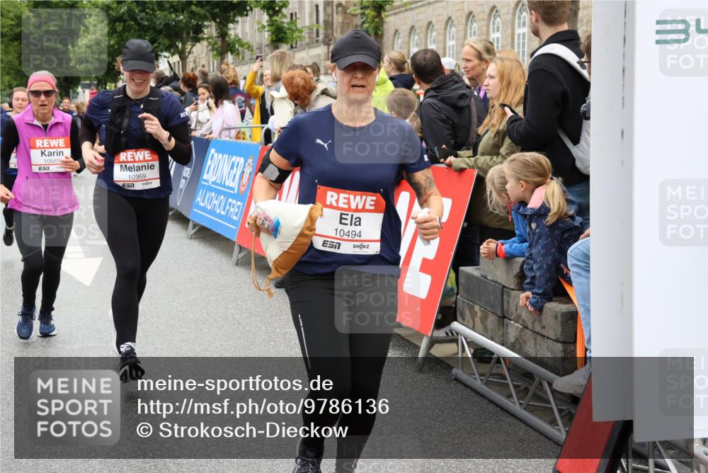 14.06.2026 - REWE Women's Run Strokosch-Dieckow http://msf.ph/oto/9786136 14.06.2026 10:05:40 Ziel 10076, 10418, 10494, 10497, 10645, 10669, 10775, 10959, 11264, 11305, 11478 meine-sportfotos.de