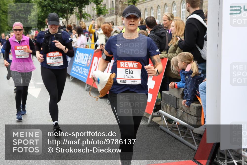14.06.2026 - REWE Women's Run Strokosch-Dieckow http://msf.ph/oto/9786137 14.06.2026 10:05:40 Ziel 10076, 10418, 10494, 10497, 10645, 10669, 10775, 10959, 11264, 11305, 11478 meine-sportfotos.de