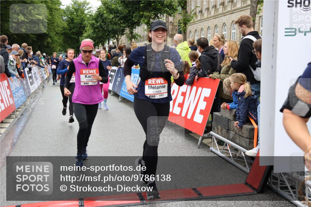 14.06.2026 - REWE Women's Run Strokosch-Dieckow http://msf.ph/oto/9786138 14.06.2026 10:05:41 Ziel 10076, 10418, 10494, 10497, 10669, 10775, 10959, 11264, 11305, 11478 meine-sportfotos.de