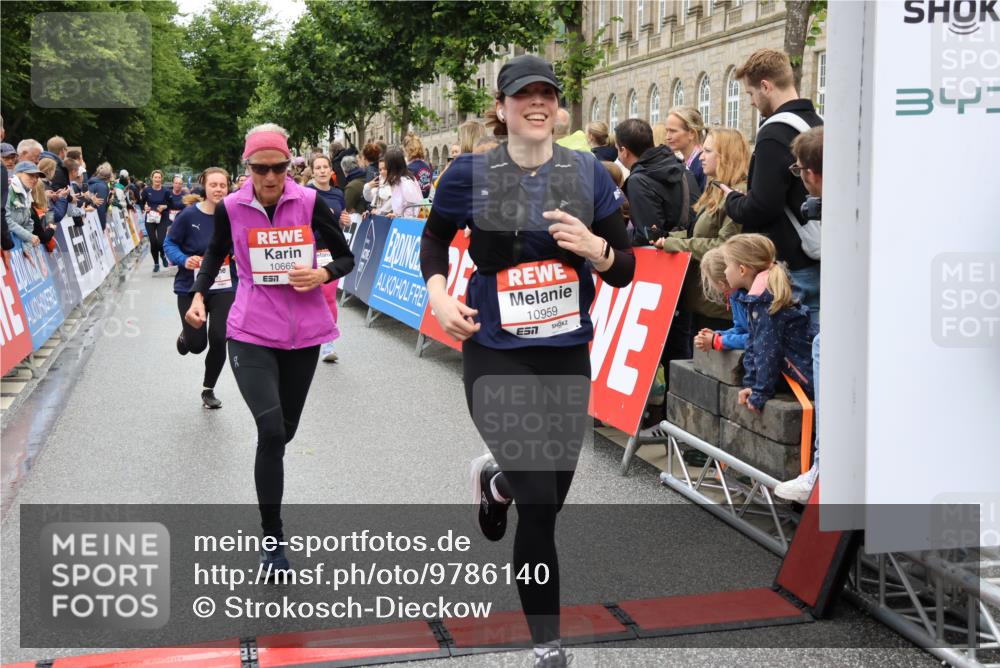 14.06.2026 - REWE Women's Run Strokosch-Dieckow http://msf.ph/oto/9786140 14.06.2026 10:05:41 Ziel 10076, 10418, 10494, 10497, 10669, 10775, 10959, 11264, 11305, 11478 meine-sportfotos.de