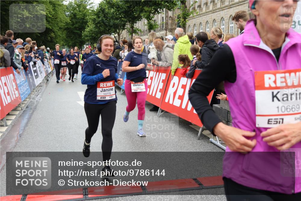 14.06.2026 - REWE Women's Run Strokosch-Dieckow http://msf.ph/oto/9786144 14.06.2026 10:05:42 Ziel 10076, 10418, 10494, 10497, 10669, 10775, 10959, 11305, 11478 meine-sportfotos.de