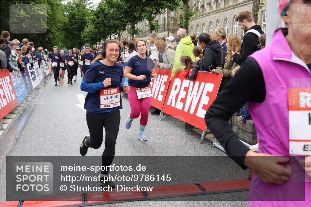 14.06.2026 - REWE Women's Run Strokosch-Dieckow http://msf.ph/oto/9786145 14.06.2026 10:05:42 Ziel 10076, 10418, 10494, 10497, 10669, 10775, 10959, 11305, 11478 meine-sportfotos.de