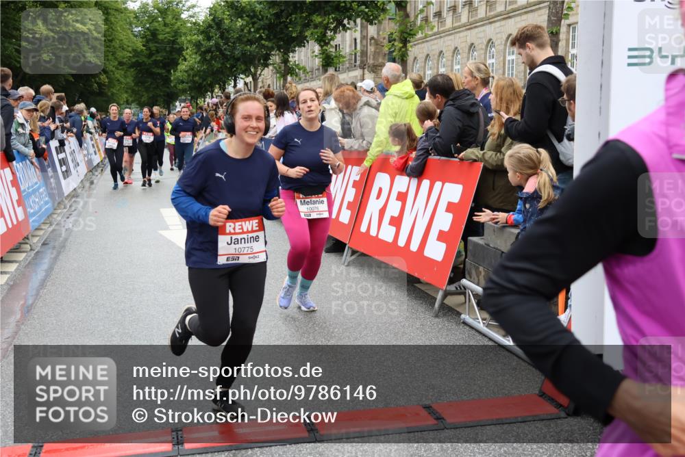 14.06.2026 - REWE Women's Run Strokosch-Dieckow http://msf.ph/oto/9786146 14.06.2026 10:05:43 Ziel 10076, 10348, 10494, 10497, 10669, 10775, 10959, 11305 meine-sportfotos.de