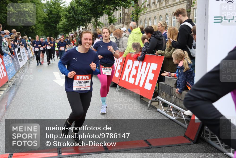14.06.2026 - REWE Women's Run Strokosch-Dieckow http://msf.ph/oto/9786147 14.06.2026 10:05:43 Ziel 10076, 10348, 10494, 10497, 10669, 10775, 10959, 11305 meine-sportfotos.de