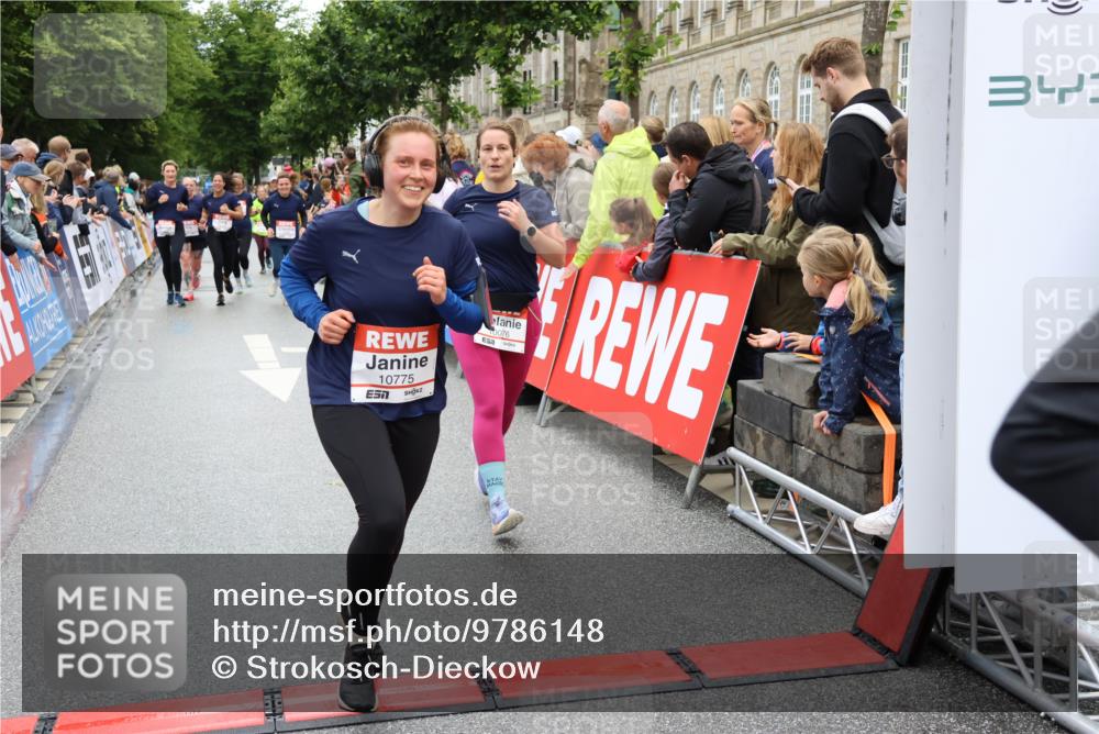 14.06.2026 - REWE Women's Run Strokosch-Dieckow http://msf.ph/oto/9786148 14.06.2026 10:05:43 Ziel 10076, 10348, 10494, 10497, 10669, 10775, 10959, 11305 meine-sportfotos.de