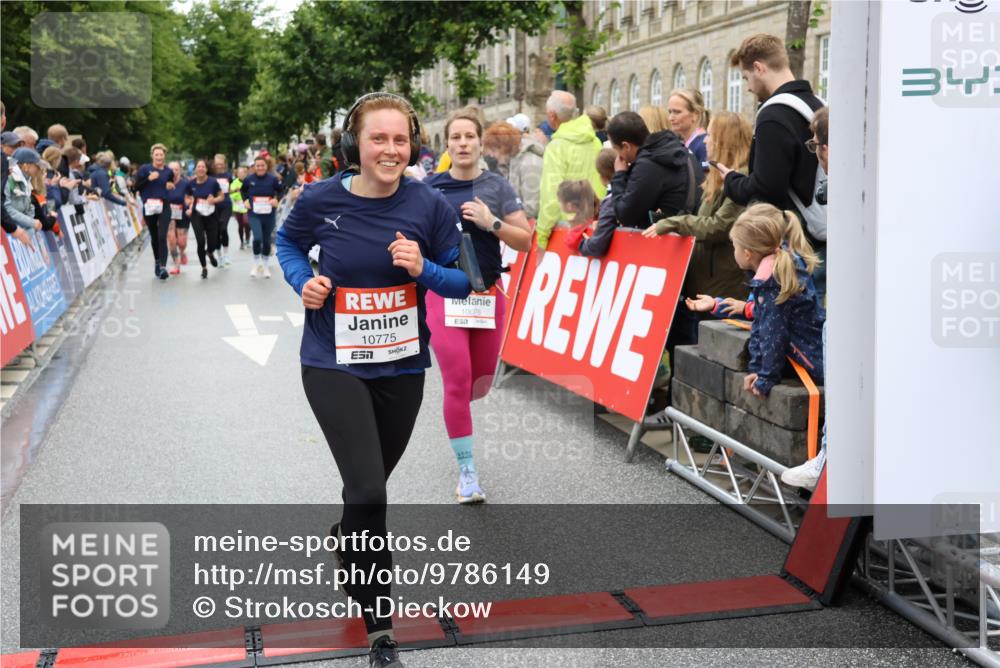 14.06.2026 - REWE Women's Run Strokosch-Dieckow http://msf.ph/oto/9786149 14.06.2026 10:05:43 Ziel 10076, 10348, 10494, 10497, 10669, 10775, 10959, 11305 meine-sportfotos.de