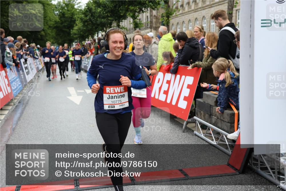 14.06.2026 - REWE Women's Run Strokosch-Dieckow http://msf.ph/oto/9786150 14.06.2026 10:05:43 Ziel 10076, 10348, 10494, 10497, 10669, 10775, 10959, 11305 meine-sportfotos.de