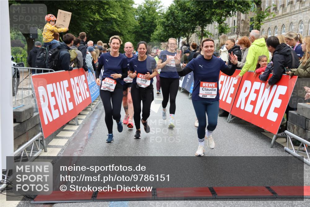 14.06.2026 - REWE Women's Run Strokosch-Dieckow http://msf.ph/oto/9786151 14.06.2026 10:05:47 Ziel 10057, 10059, 10076, 10271, 10309, 10348, 10493, 10494, 10669, 10761, 10775, 10959, 10980, 11357 meine-sportfotos.de