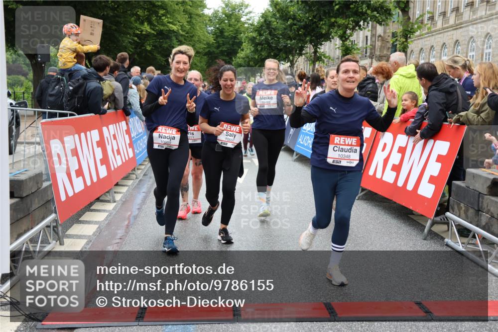 14.06.2026 - REWE Women's Run Strokosch-Dieckow http://msf.ph/oto/9786155 14.06.2026 10:05:47 Ziel 10057, 10059, 10076, 10271, 10309, 10348, 10493, 10494, 10669, 10761, 10775, 10959, 10980, 11357 meine-sportfotos.de