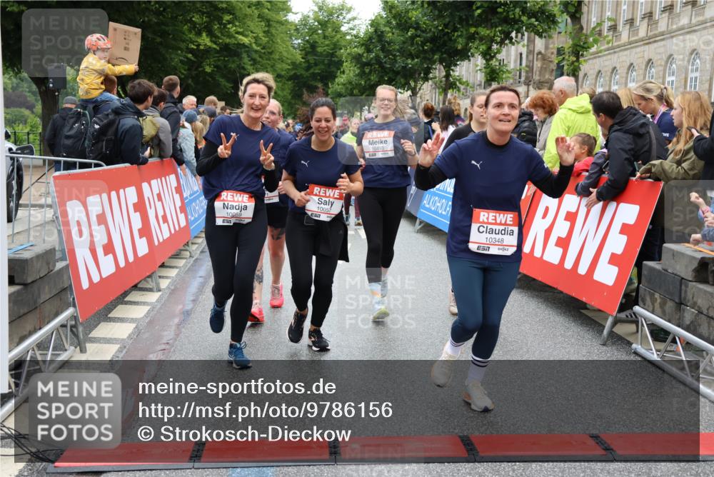 14.06.2026 - REWE Women's Run Strokosch-Dieckow http://msf.ph/oto/9786156 14.06.2026 10:05:47 Ziel 10057, 10059, 10076, 10271, 10309, 10348, 10493, 10494, 10669, 10761, 10775, 10959, 10980, 11357 meine-sportfotos.de