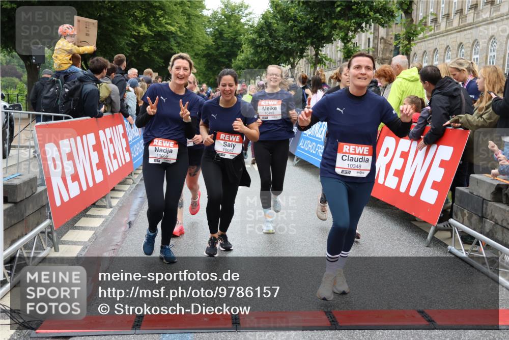 14.06.2026 - REWE Women's Run Strokosch-Dieckow http://msf.ph/oto/9786157 14.06.2026 10:05:47 Ziel 10057, 10059, 10076, 10271, 10309, 10348, 10493, 10494, 10669, 10761, 10775, 10959, 10980, 11357 meine-sportfotos.de