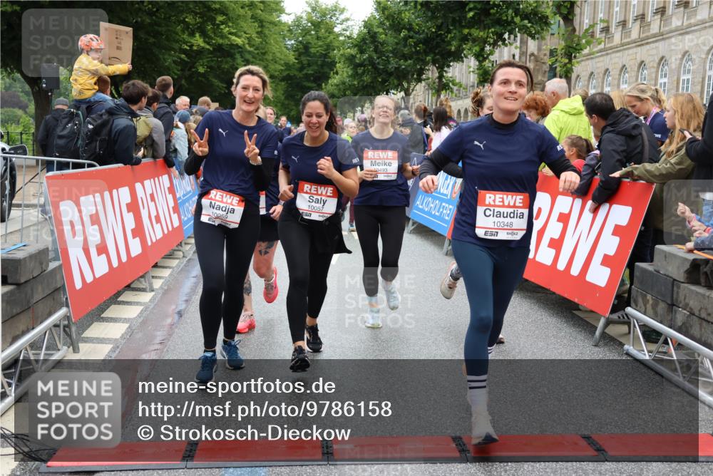 14.06.2026 - REWE Women's Run Strokosch-Dieckow http://msf.ph/oto/9786158 14.06.2026 10:05:48 Ziel 10057, 10059, 10076, 10087, 10271, 10309, 10332, 10348, 10493, 10494, 10579, 10669, 10761, 10775, 10959, 10980, 11357 meine-sportfotos.de