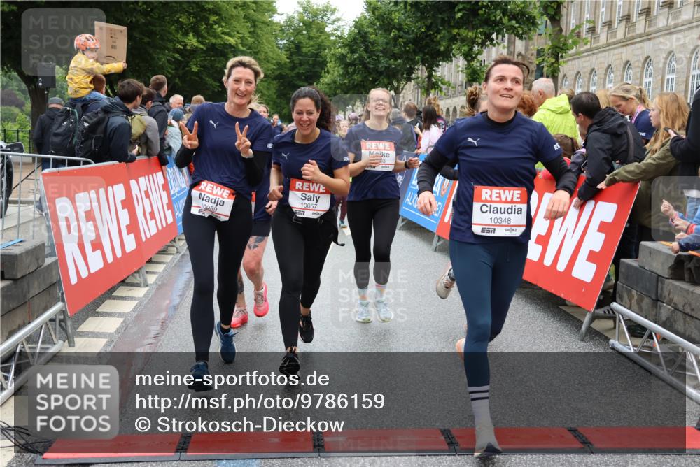 14.06.2026 - REWE Women's Run Strokosch-Dieckow http://msf.ph/oto/9786159 14.06.2026 10:05:48 Ziel 10057, 10059, 10076, 10087, 10271, 10309, 10332, 10348, 10493, 10494, 10579, 10669, 10761, 10775, 10959, 10980, 11357 meine-sportfotos.de
