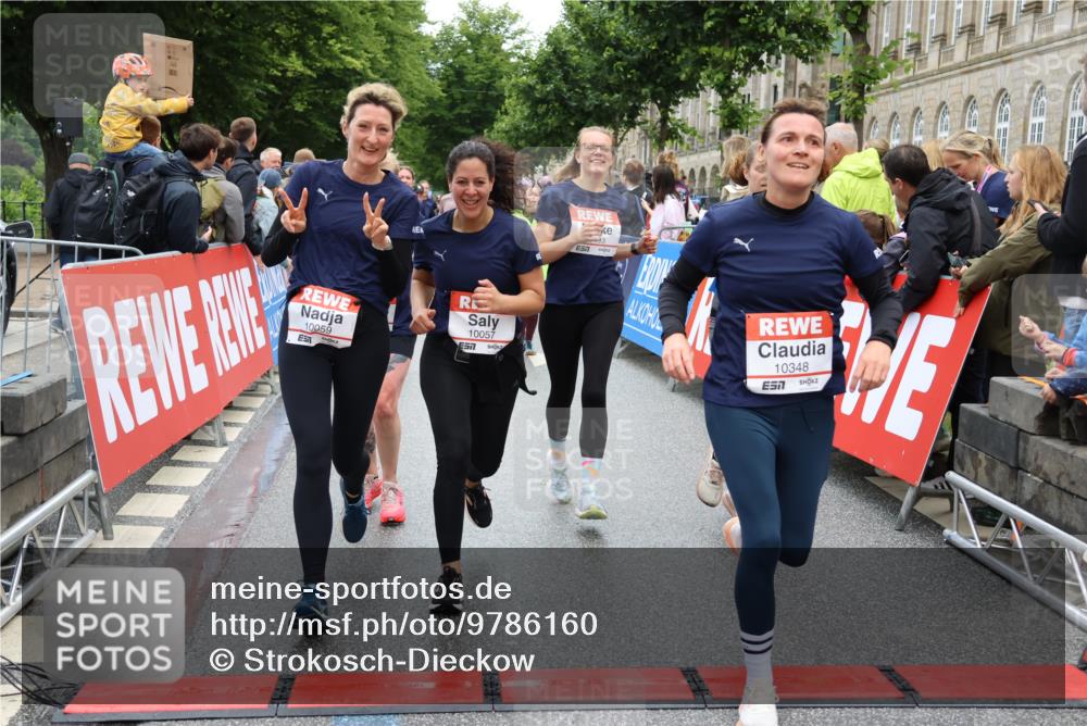 14.06.2026 - REWE Women's Run Strokosch-Dieckow http://msf.ph/oto/9786160 14.06.2026 10:05:48 Ziel 10057, 10059, 10076, 10087, 10271, 10309, 10332, 10348, 10493, 10494, 10579, 10669, 10761, 10775, 10959, 10980, 11357 meine-sportfotos.de