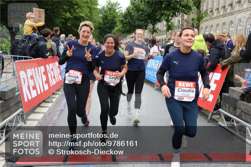 14.06.2026 - REWE Women's Run Strokosch-Dieckow http://msf.ph/oto/9786161 14.06.2026 10:05:48 Ziel 10057, 10059, 10076, 10087, 10271, 10309, 10332, 10348, 10493, 10494, 10579, 10669, 10761, 10775, 10959, 10980, 11357 meine-sportfotos.de