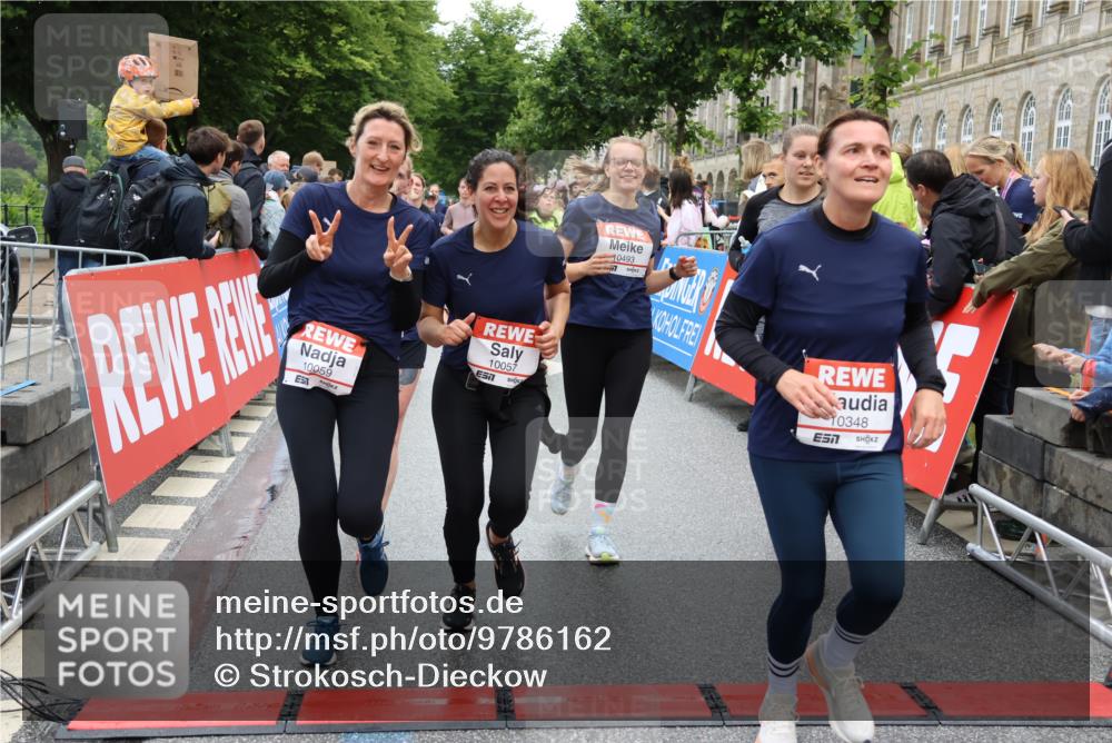 14.06.2026 - REWE Women's Run Strokosch-Dieckow http://msf.ph/oto/9786162 14.06.2026 10:05:48 Ziel 10057, 10059, 10076, 10087, 10271, 10309, 10332, 10348, 10493, 10494, 10579, 10669, 10761, 10775, 10959, 10980, 11357 meine-sportfotos.de