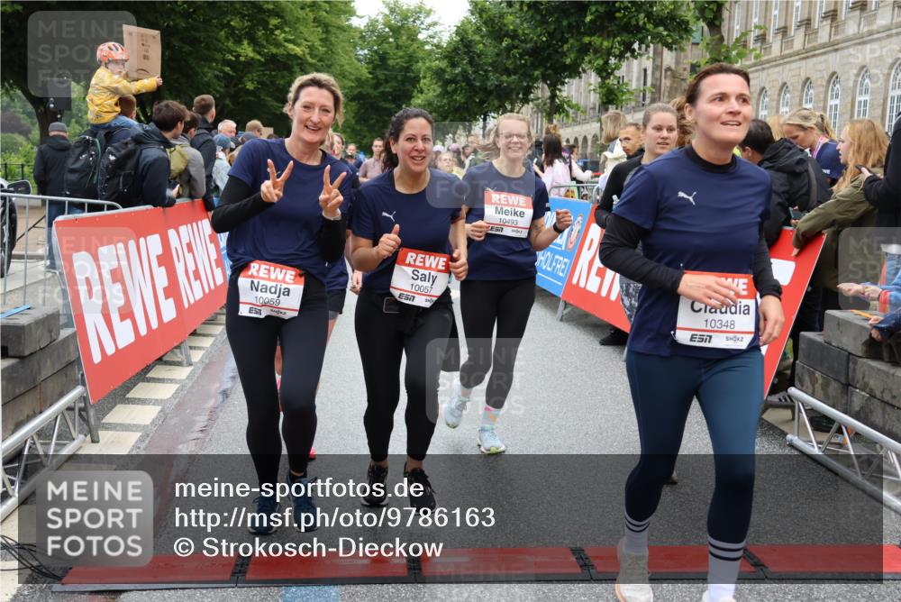 14.06.2026 - REWE Women's Run Strokosch-Dieckow http://msf.ph/oto/9786163 14.06.2026 10:05:48 Ziel 10057, 10059, 10076, 10087, 10271, 10309, 10332, 10348, 10493, 10494, 10579, 10669, 10761, 10775, 10959, 10980, 11357 meine-sportfotos.de