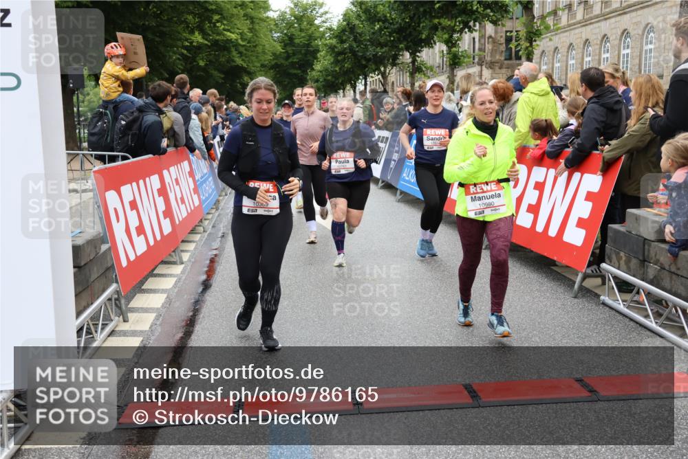 14.06.2026 - REWE Women's Run Strokosch-Dieckow http://msf.ph/oto/9786165 14.06.2026 10:05:51 Ziel 10057, 10059, 10076, 10087, 10271, 10309, 10332, 10348, 10493, 10579, 10694, 10726, 10761, 10799, 10980, 11357, 11363, 11532 meine-sportfotos.de